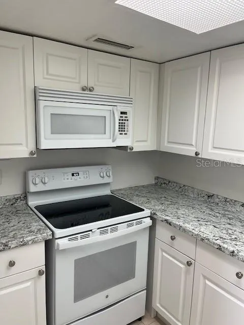 452 BANYON TREE CIRCLE #200 Maitland, FL 32751