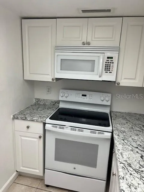 452 BANYON TREE CIRCLE #200 Maitland, FL 32751