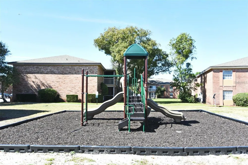 452 BANYON TREE CIRCLE #200 Maitland, FL 32751