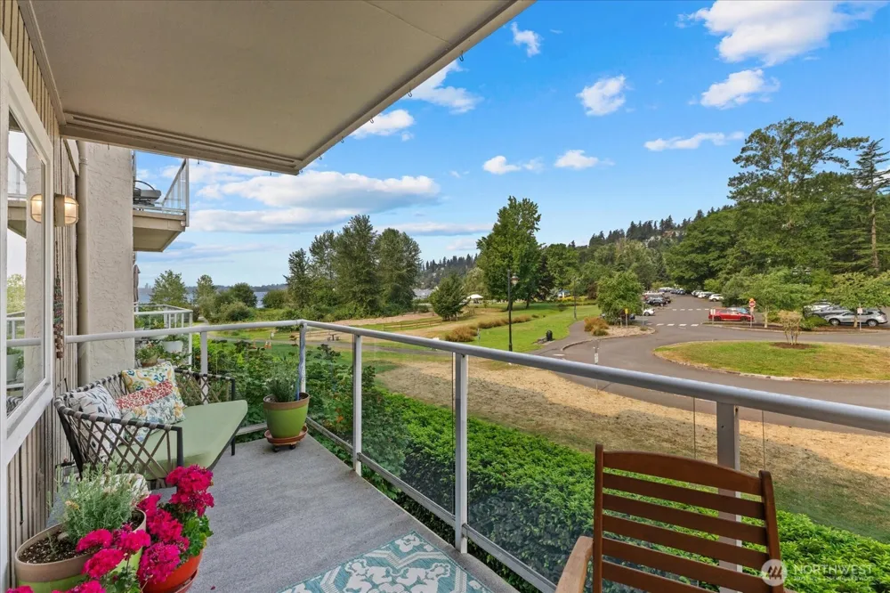9715 NE Juanita Drive #210B Kirkland, WA 98034
