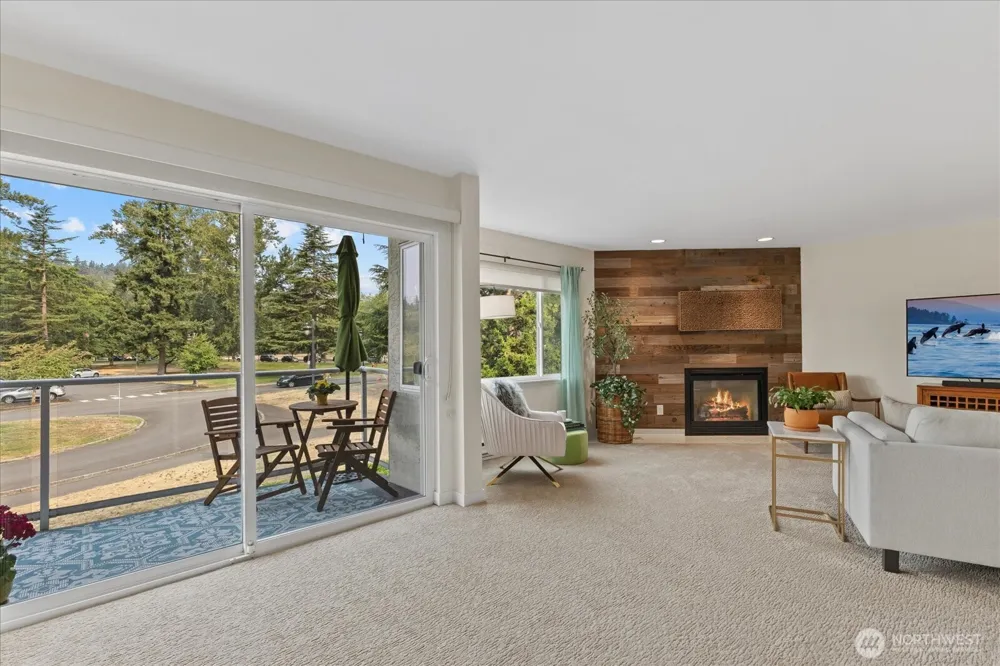9715 NE Juanita Drive #210B Kirkland, WA 98034