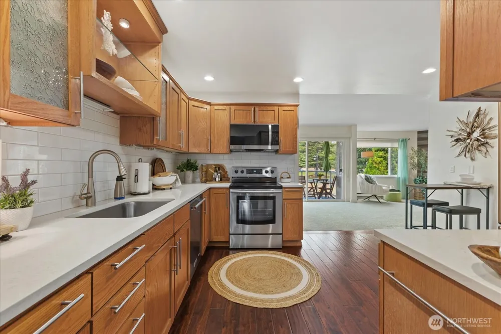 9715 NE Juanita Drive #210B Kirkland, WA 98034