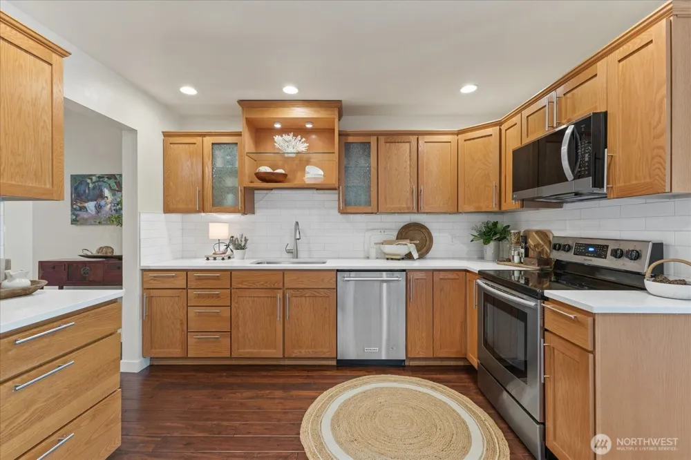 9715 NE Juanita Drive #210B Kirkland, WA 98034