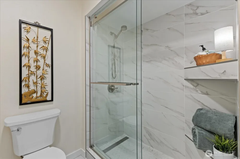 9715 NE Juanita Drive #210B Kirkland, WA 98034
