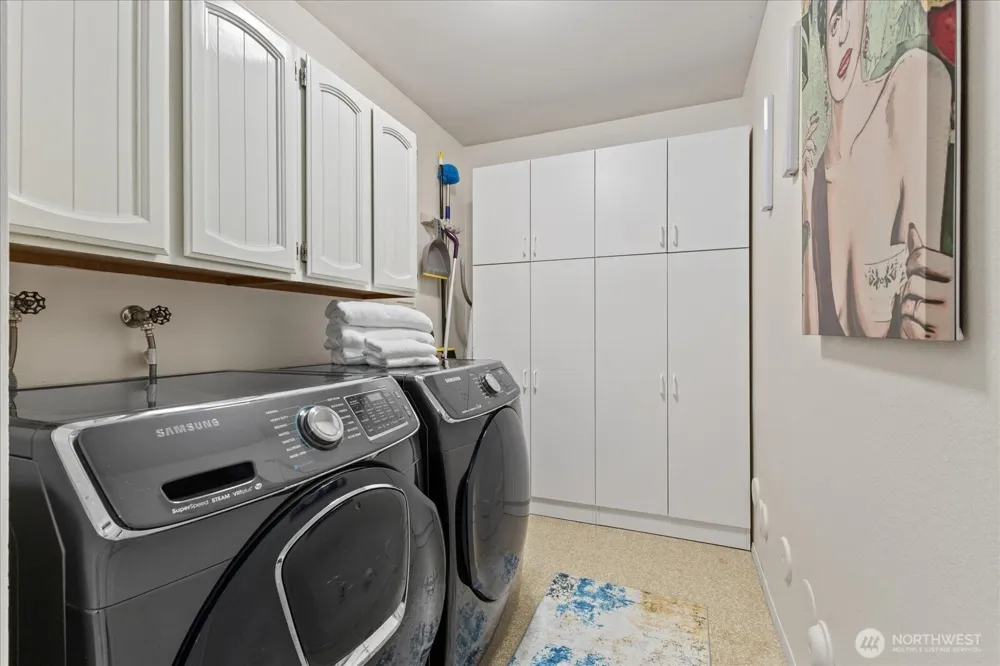 9715 NE Juanita Drive #210B Kirkland, WA 98034