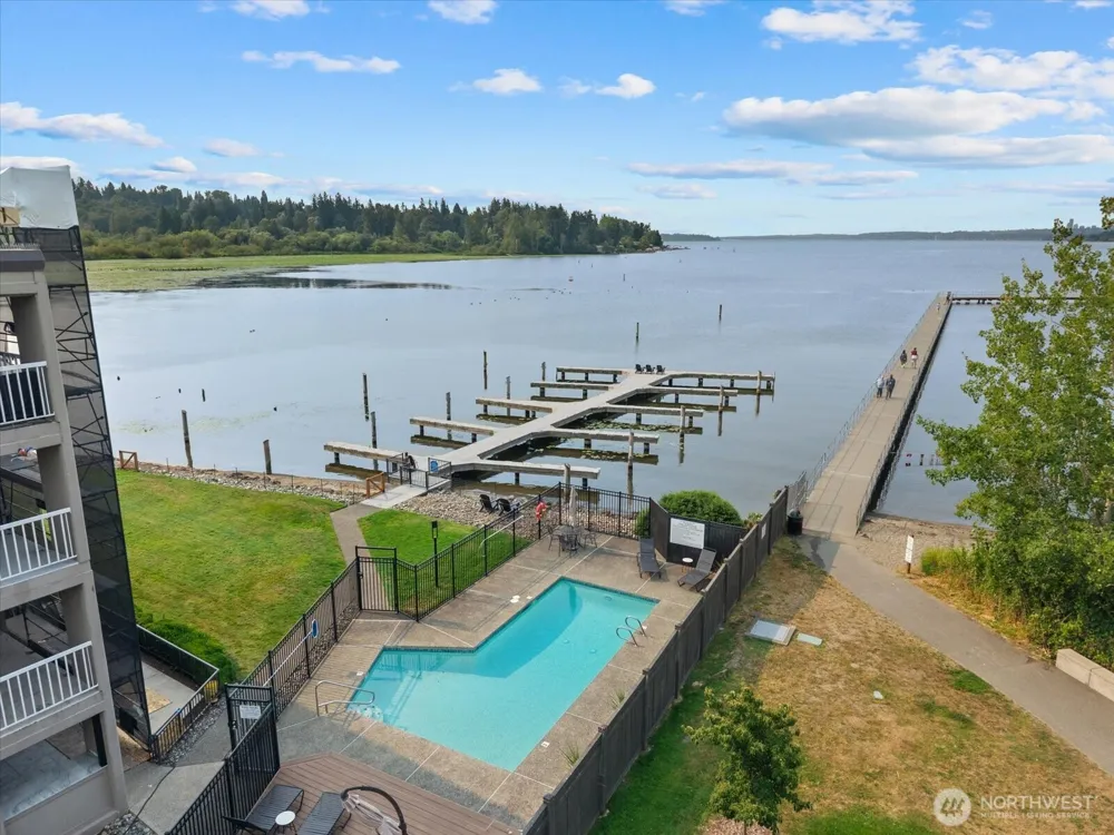 9715 NE Juanita Drive #210B Kirkland, WA 98034