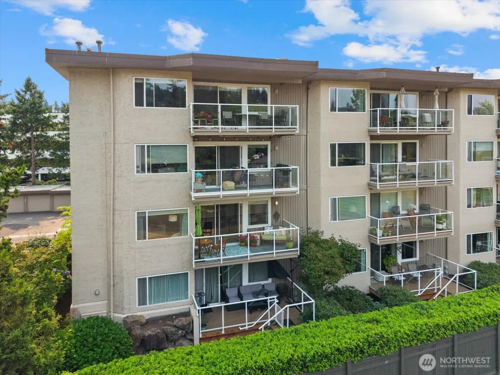 9715 NE Juanita Drive #210B Kirkland, WA 98034