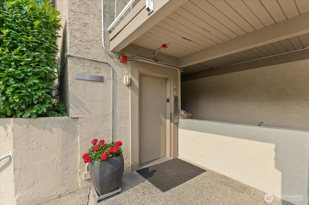 9715 NE Juanita Drive #210B Kirkland, WA 98034