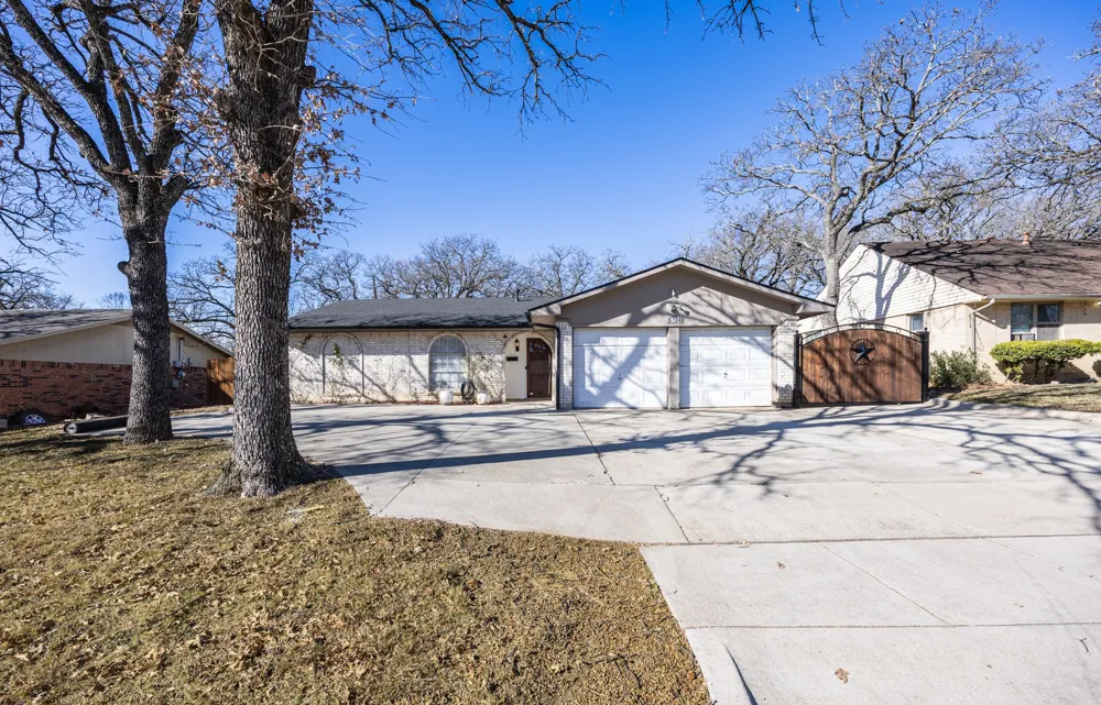 6704 Trailwood Drive Forest Hill, TX 76140