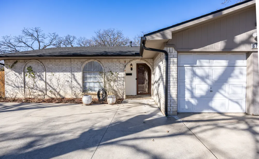 6704 Trailwood Drive Forest Hill, TX 76140
