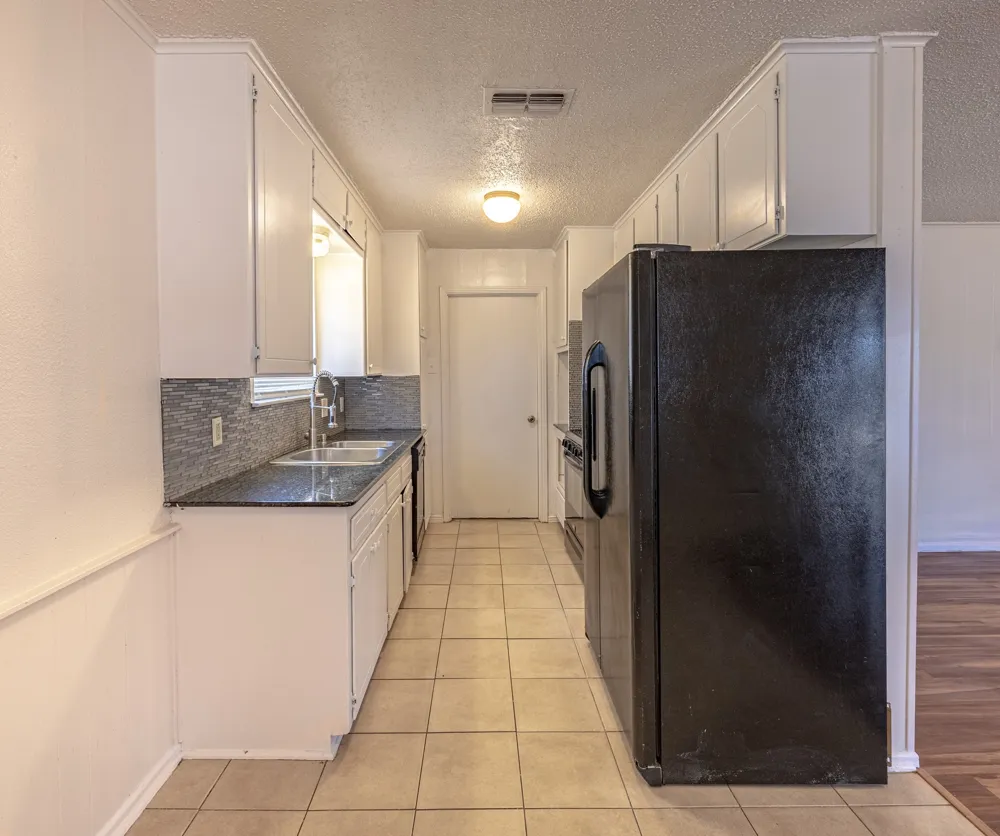 6704 Trailwood Drive Forest Hill, TX 76140