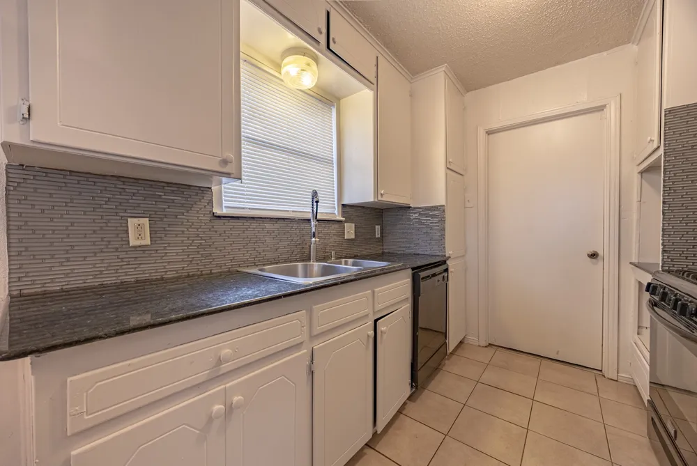 6704 Trailwood Drive Forest Hill, TX 76140