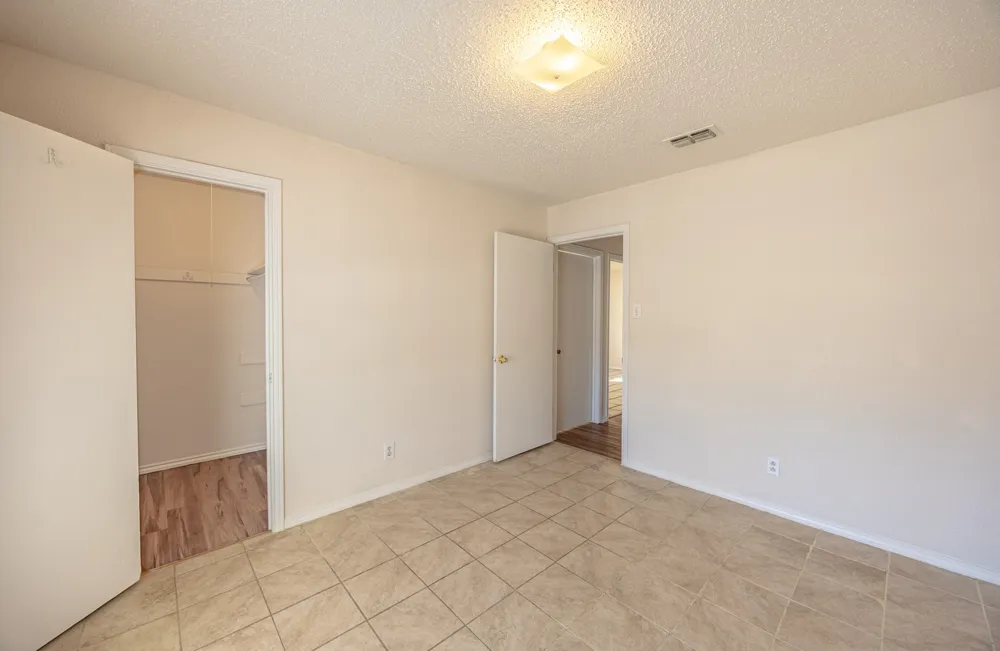6704 Trailwood Drive Forest Hill, TX 76140