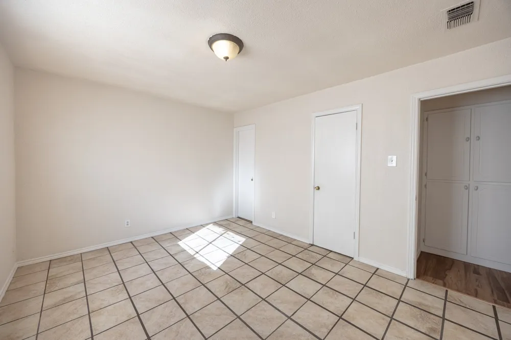 6704 Trailwood Drive Forest Hill, TX 76140