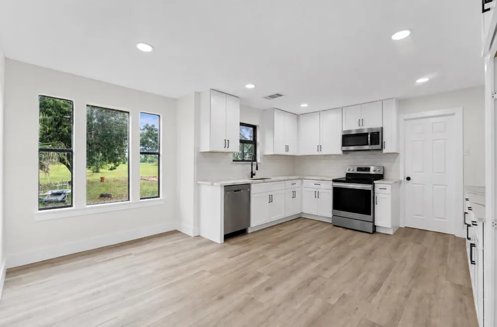 15806 Lakeview Drive Beach City, TX 77523