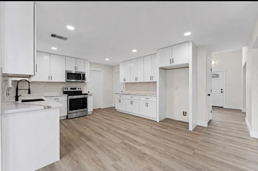 15806 Lakeview Drive Beach City, TX 77523