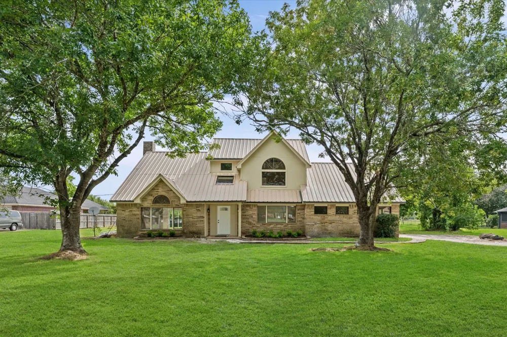 15806 Lakeview Drive Beach City, TX 77523