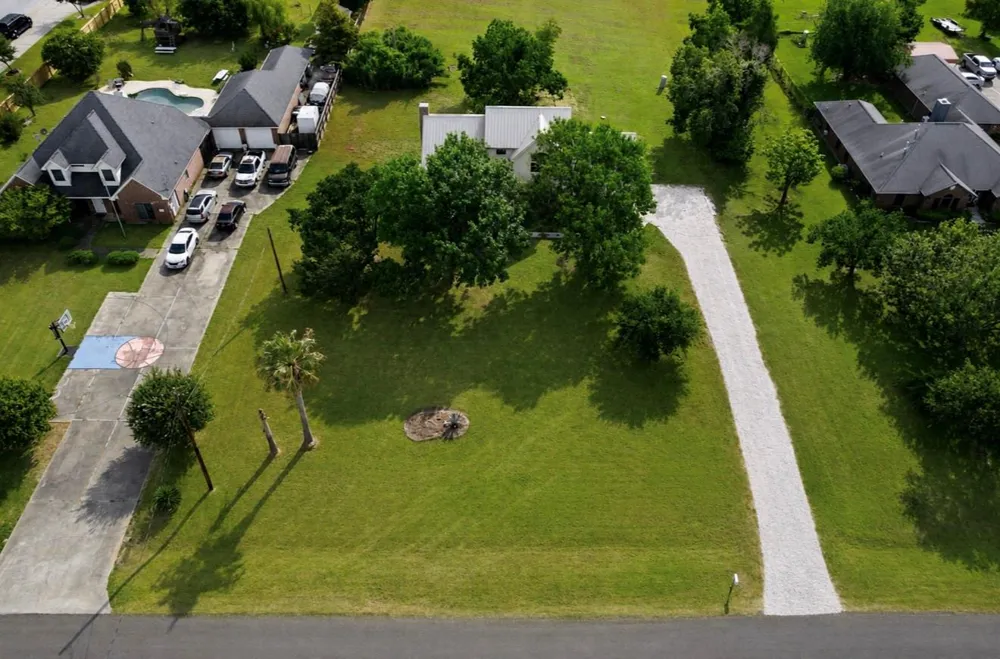 15806 Lakeview Drive Beach City, TX 77523