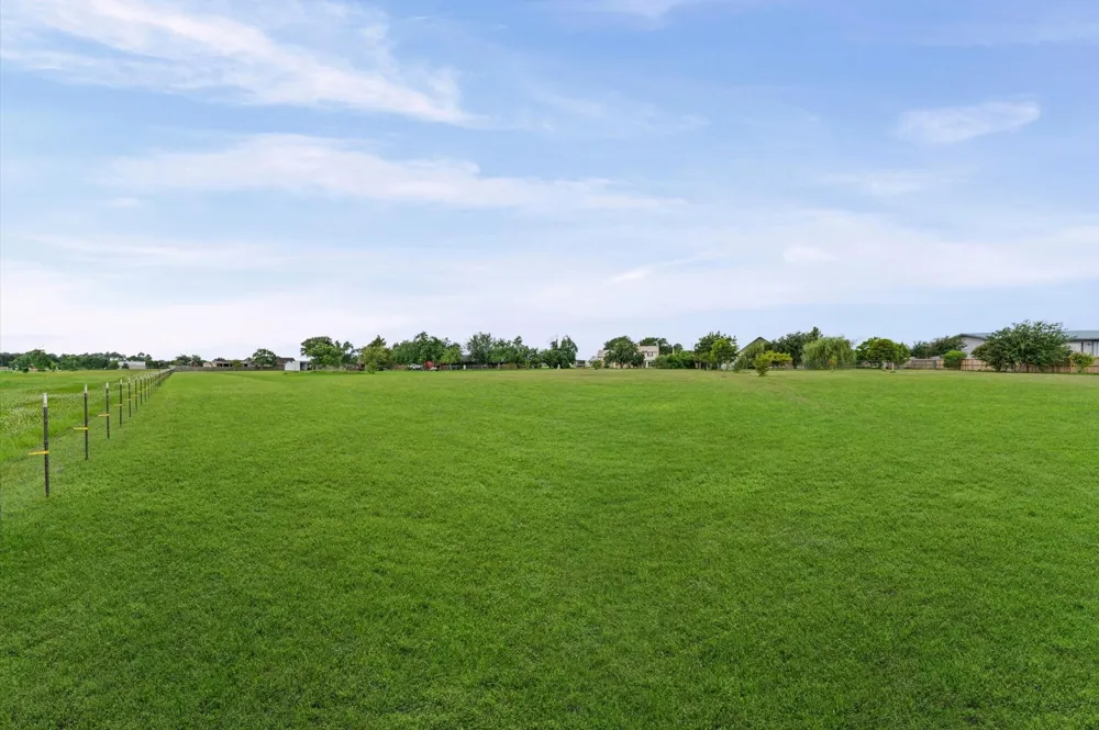 15806 Lakeview Drive Beach City, TX 77523