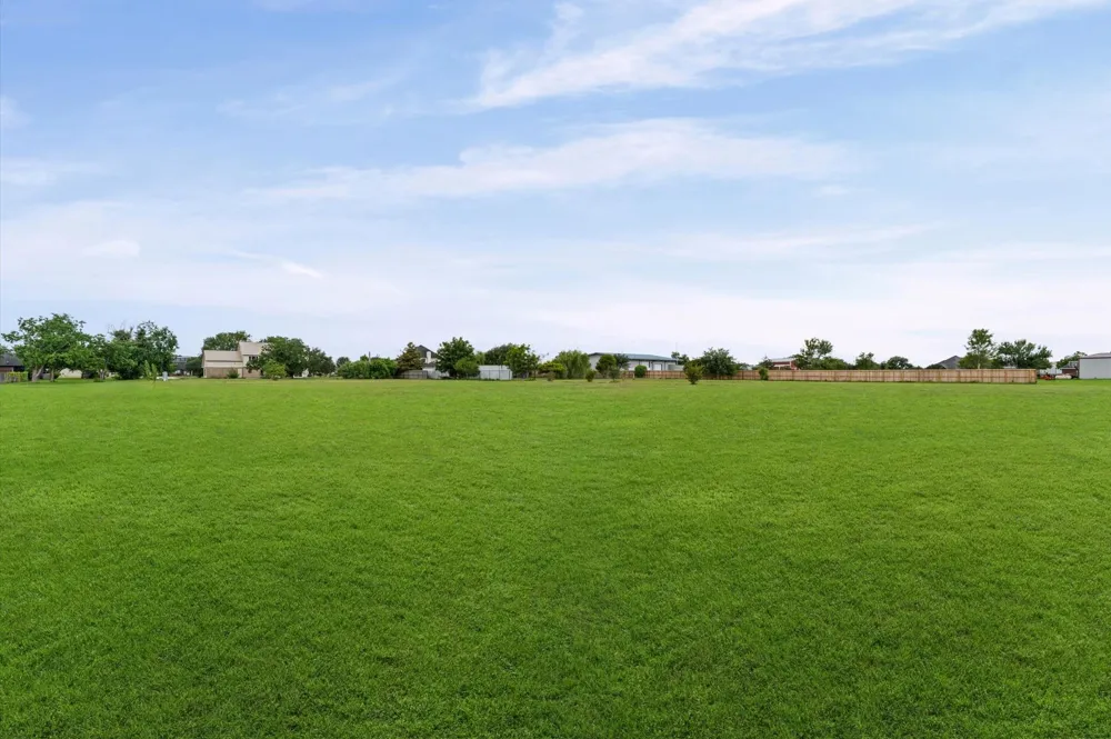 15806 Lakeview Drive Beach City, TX 77523