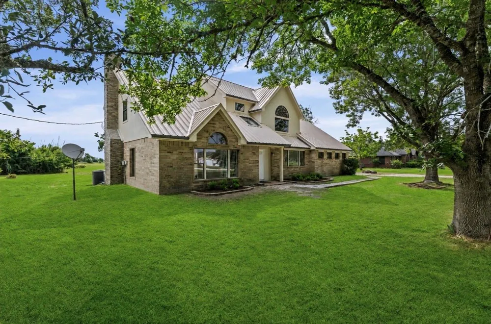 15806 Lakeview Drive Beach City, TX 77523