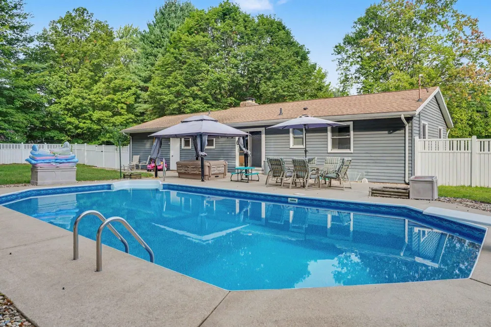 10211 Almena Drive Kalamazoo, MI 49009