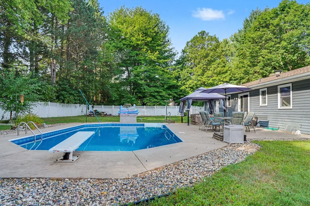 10211 Almena Drive Kalamazoo, MI 49009