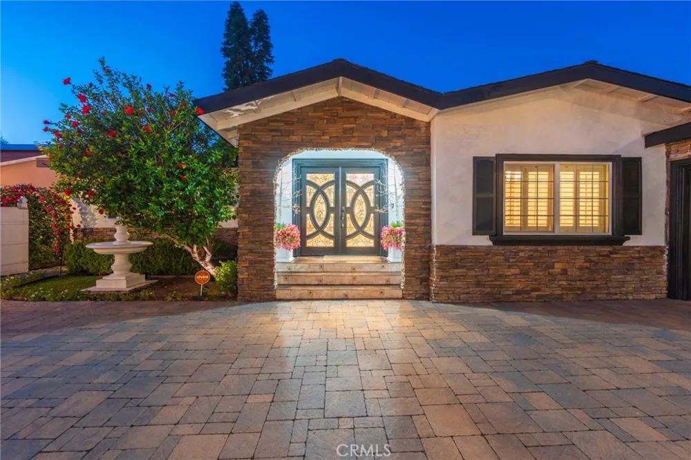 1861 W Chalet Anaheim, CA 92804