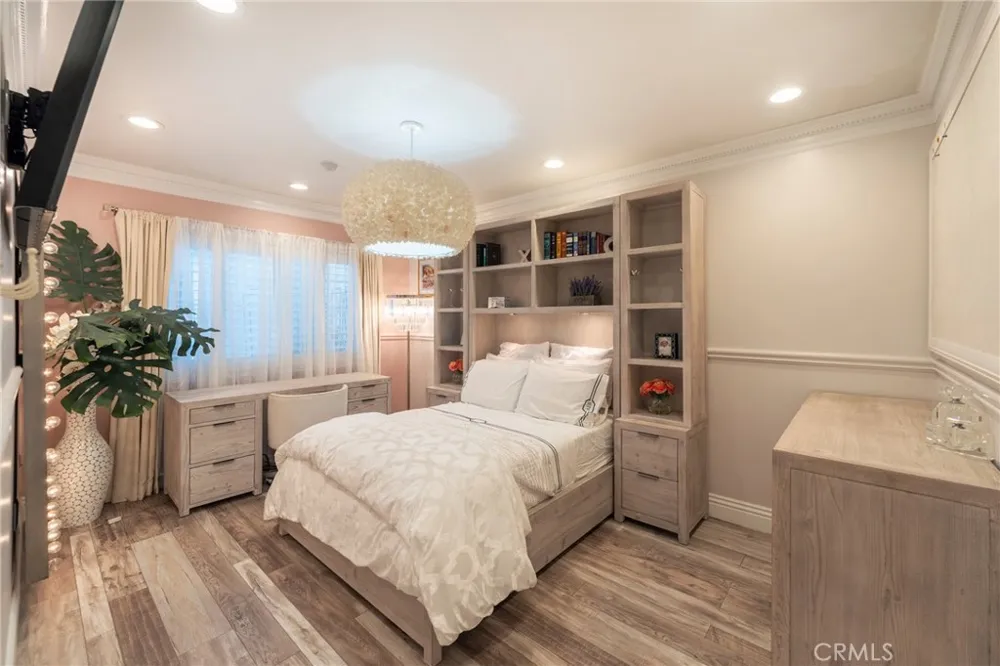 1861 W Chalet Anaheim, CA 92804