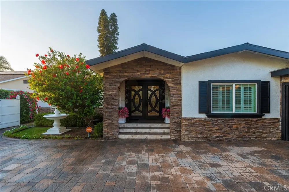 1861 W Chalet Anaheim, CA 92804