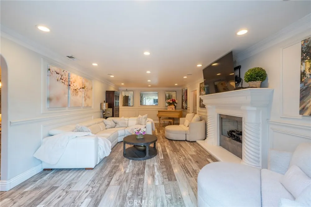 1861 W Chalet Anaheim, CA 92804