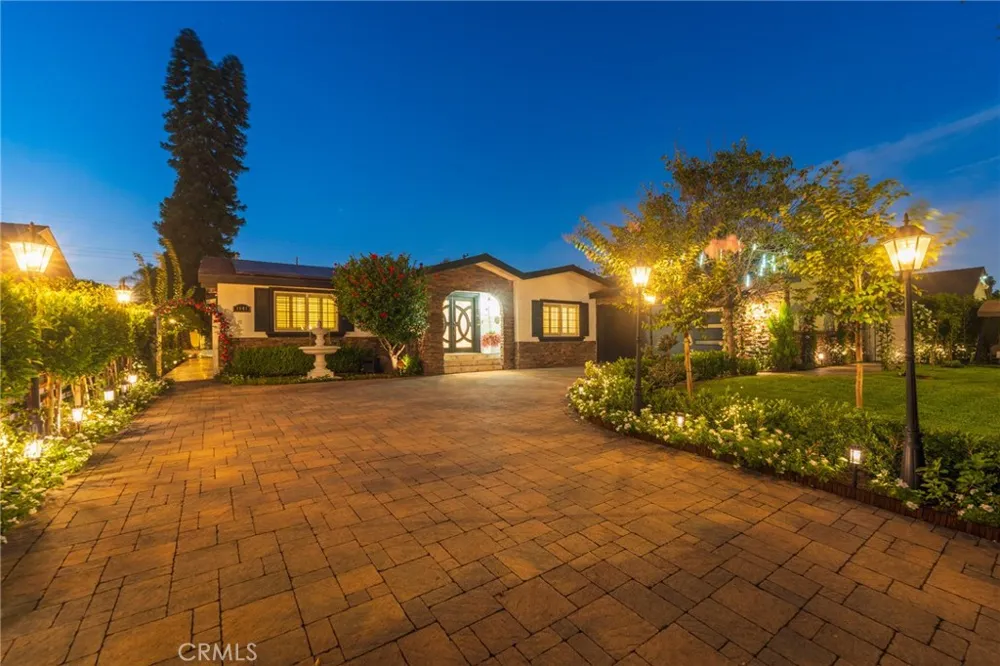 1861 W Chalet Anaheim, CA 92804