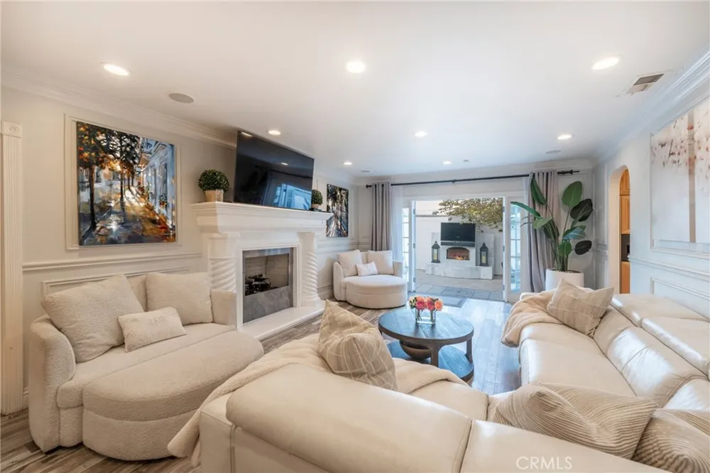 1861 W Chalet Anaheim, CA 92804