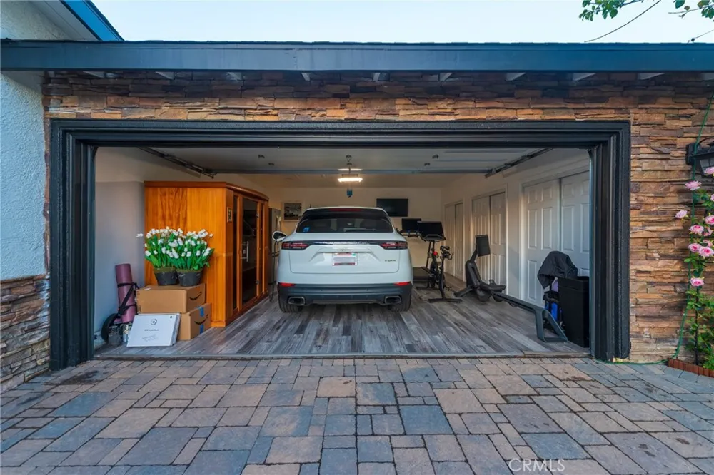 1861 W Chalet Anaheim, CA 92804