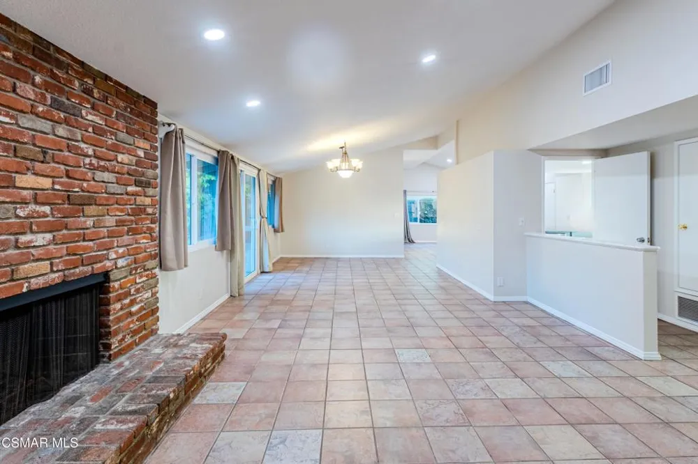 1217 Coventry Drive Thousand Oaks, CA 91360