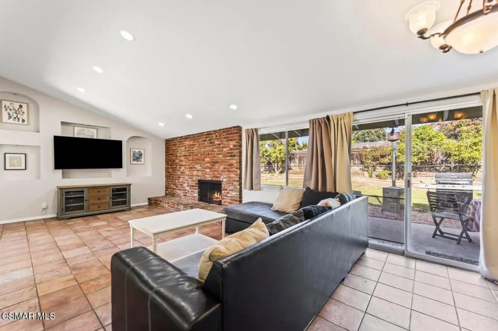 1217 Coventry Drive Thousand Oaks, CA 91360