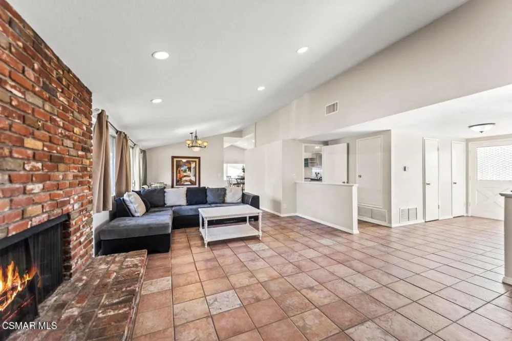 1217 Coventry Drive Thousand Oaks, CA 91360