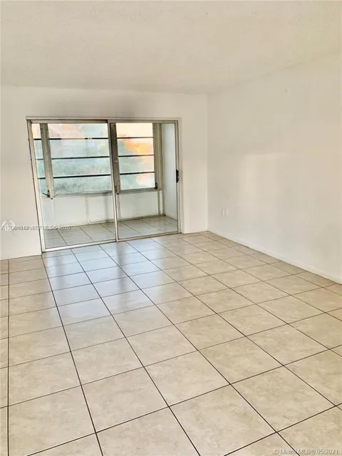 8220 Sunrise Lakes Blvd #307