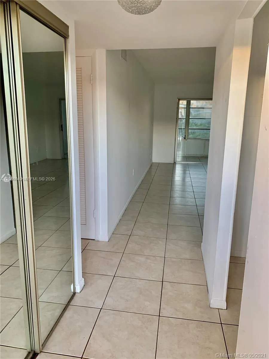 8220 Sunrise Lakes Blvd #307 Sunrise, FL 33322