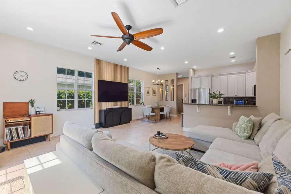 1323 NE 5TH TERRACE #1323 Fort Lauderdale, FL 33304