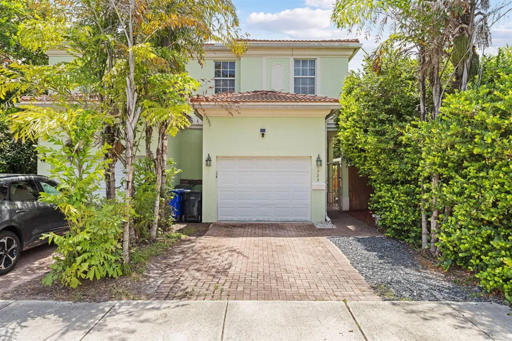 1323 NE 5TH TERRACE #1323 Fort Lauderdale, FL 33304