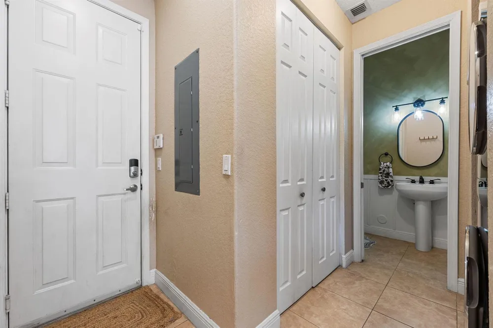 1323 NE 5TH TERRACE #1323 Fort Lauderdale, FL 33304