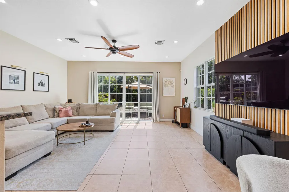 1323 NE 5TH TERRACE #1323 Fort Lauderdale, FL 33304