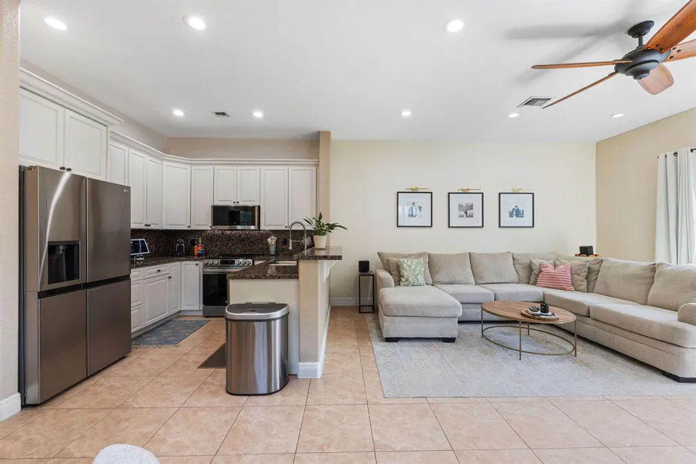 1323 NE 5TH TERRACE #1323 Fort Lauderdale, FL 33304