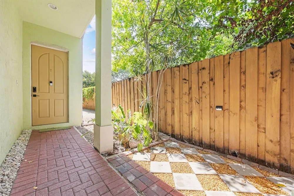 1323 NE 5TH TERRACE #1323 Fort Lauderdale, FL 33304