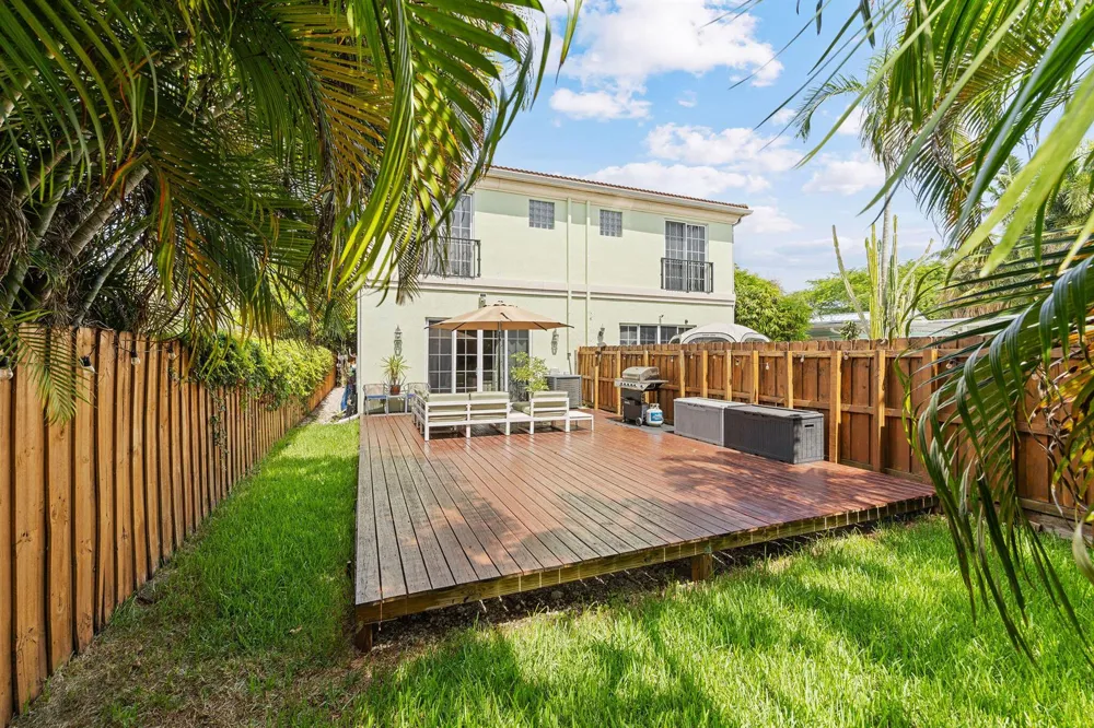 1323 NE 5TH TERRACE #1323 Fort Lauderdale, FL 33304
