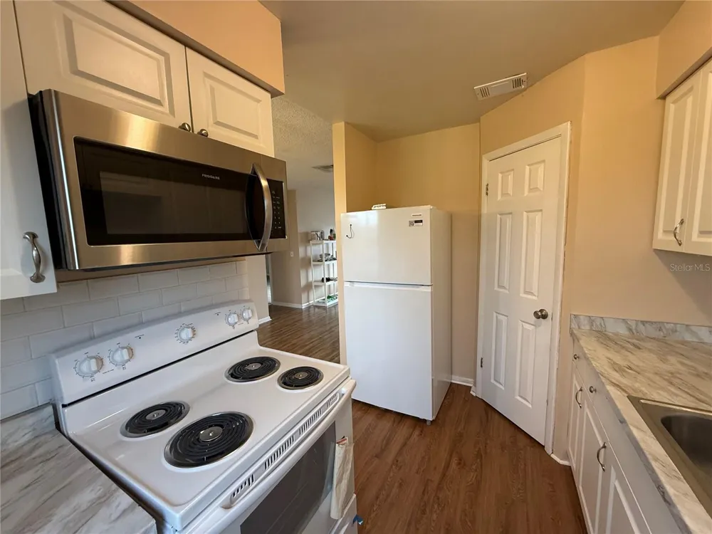 1920 E EDGEWOOD DRIVE #N8 Lakeland, FL 33803