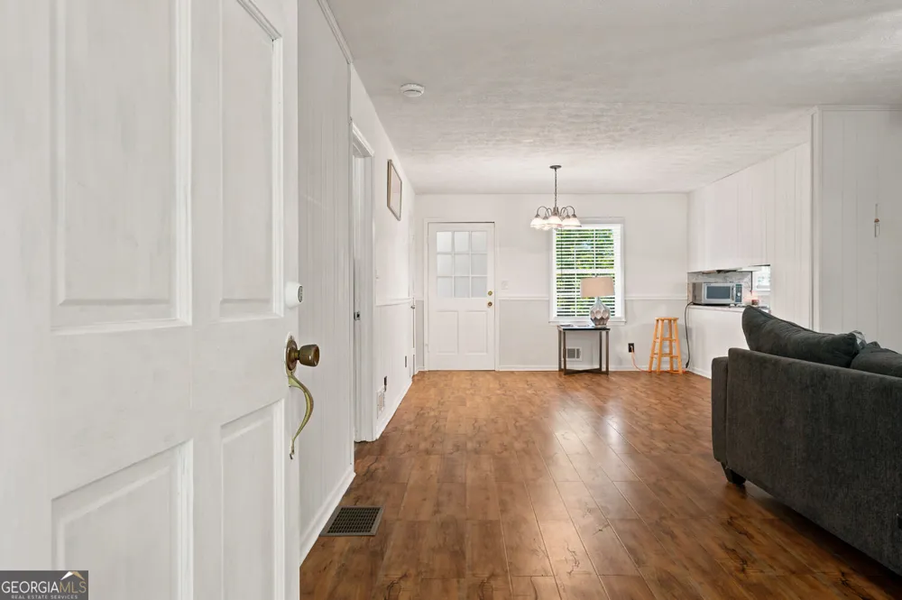 556 Auburn RD Auburn, GA 30011