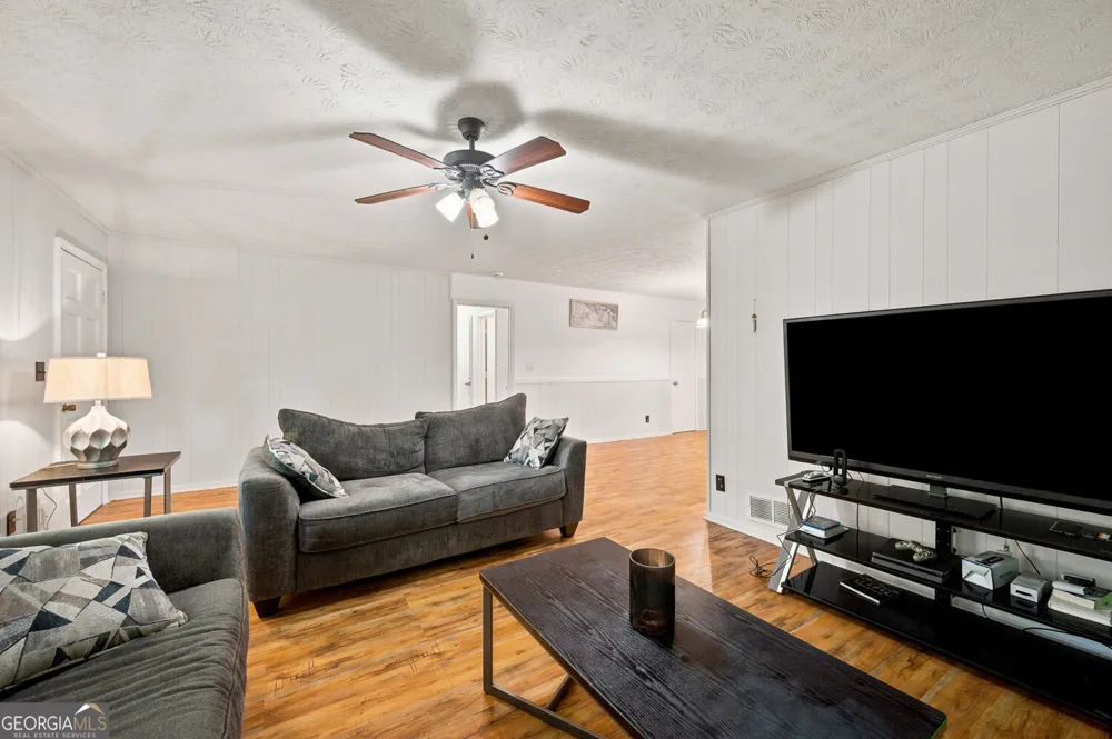 556 Auburn RD Auburn, GA 30011