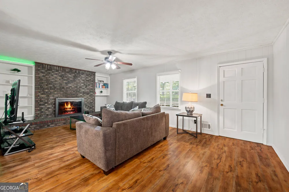 556 Auburn RD Auburn, GA 30011